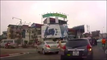 Nhầm đường, ôtô quyết 