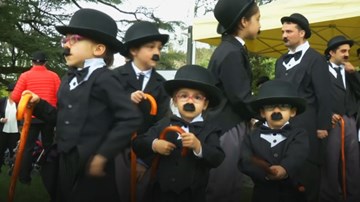 Fan hâm mộ danh hài Charlie Chaplin 