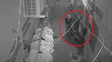 Băng trộm phá khóa, lấy đi 4 xe máy trong đêm