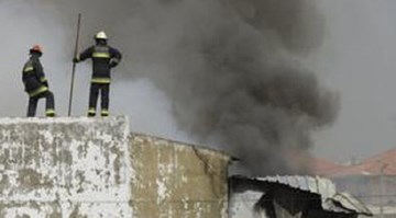 Máy bay lao xuống bãi đậu xe gần siêu thị tại Bồ Đào Nha