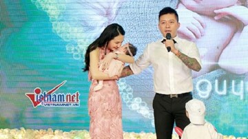 Tuấn Hưng mở tiệc linh đình khoe con gái yêu