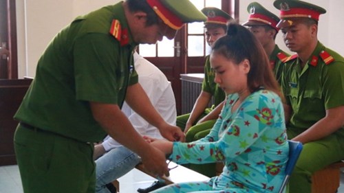 Chủ mưu thuê người tạt axít vào nữ sinh ở Sài Gòn phản cung