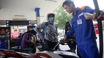 Giá xăng tăng từ 15h, thấp hơn dự báo