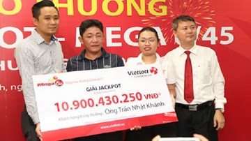 Tỷ phú Vietlott nêu lý do không đeo mặt nạ khi nhận thưởng