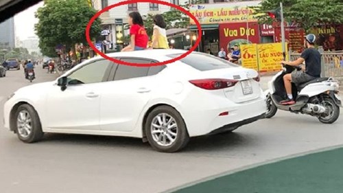 Tài xế chở 2 bé gái ngồi nóc ô tô có thể bị phạt 5 triệu đồng
