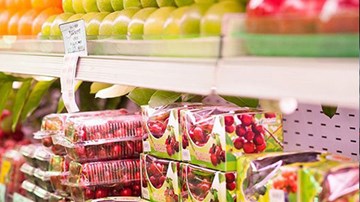 Vì sao hoa quả nhập khẩu giá siêu rẻ?