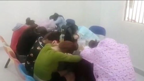 Đột kích tiệm spa cao cấp, bắt quả tang 2 tiếp viên bán dâm cho khách VIP