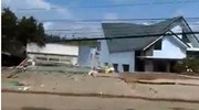 Cảnh sạt lở nghiêm trọng nhấn chìm hàng loạt căn nhà ở An Giang