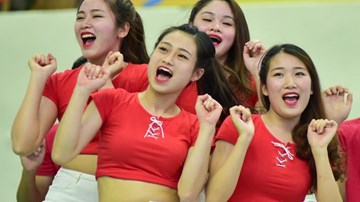 Nữ công an tương lai nhảy dân vũ sôi động