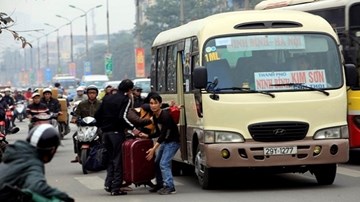 Ai đã tiếp tay cho “xe dù”, “bến cóc”?