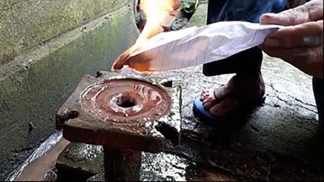 Kỳ lạ giếng khoan bốc cháy suốt 10 năm ở Quảng Trị