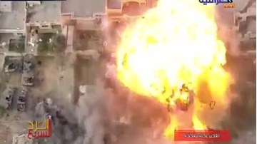 Xem tăng M1 Abrams nã pháo diệt xe tải bọc thép của IS