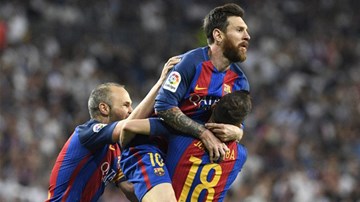 Messi làm mờ Ronaldo, Barca 'đánh sập' Bernabeu