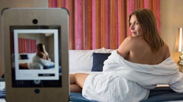 Australia: Khách sạn khuyến khích du khách khỏa thân chụp ảnh