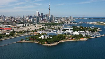 Canada phát tiền hỗ trợ cho người dân, gần 17.000 USD/năm