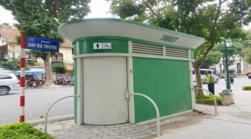 Hà Nội: Xây xong hàng loạt nhà vệ sinh công cộng rồi... khóa cửa
