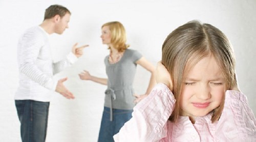 Vì sao bố mẹ không nên cãi nhau trước mặt trẻ?