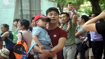 Đi du lịch dịp nghỉ lễ, nhiều người phải ngủ ngoài trời