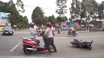 Sau va chạm, hành động của người phụ nữ khiến tất cả sửng sốt