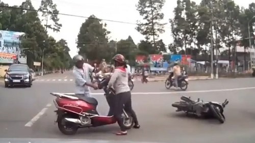 Sau va chạm, hành động của người phụ nữ khiến tất cả sửng sốt