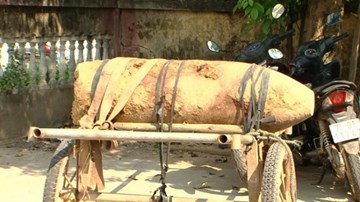 Quảng Trị: Chở quả bom 300kg còn nguyên kíp nổ đi bán