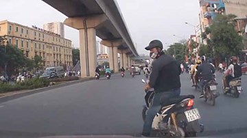 Đừng ham nhặt của rơi giữa đường