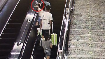 Cô gái tát, lôi bằng được 'yêu râu xanh' đến đồn cảnh sát