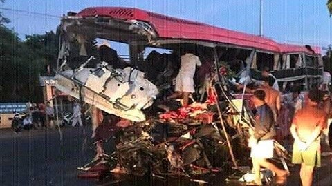 Hiện trường vụ tai nạn thảm khốc ở Gia Lai, ít nhất 10 người chết
