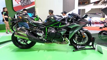 Loạt xe máy đình đám vừa đến Việt Nam tại VMCS 2017