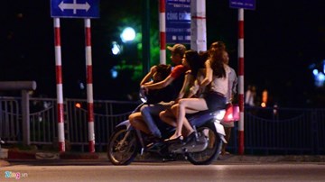 Clip dân chơi Hà Nội quây “chốt”, phá vây 141