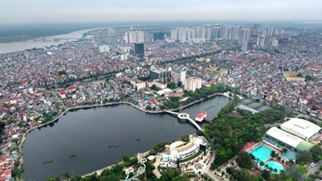 Hồ Hà Nội với nhịp sống người dân đô thị