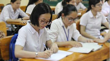 Nữ sinh giành cùng lúc 3 học bổng nuôi khát vọng trở thành nhà ngoại giao