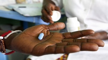 Người nhiễm HIV có thể sống lâu ngang người không bị bệnh