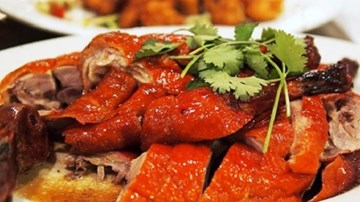 Bất ngờ đằng sau món vịt nướng vàng ruộm