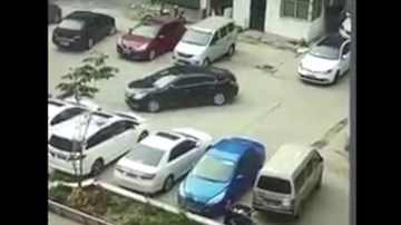 Lùi xe:Muốn nhanh phải từ từ...