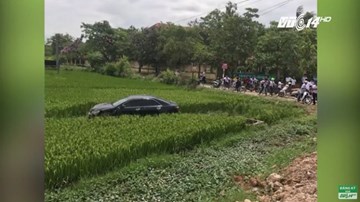 Ô tô Camry mất lái, đâm chết 3 học sinh trong đêm