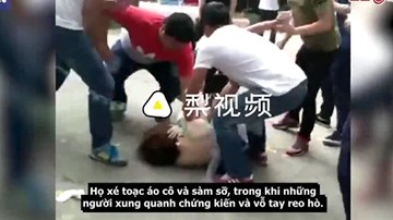 Hàng loạt thanh niên thản nhiên sàm sỡ phù dâu gây phẫn nộ