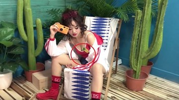 Hari Won lộ bụng mỡ trong clip hậu trường chụp ảnh mới