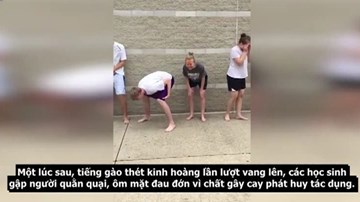 Trải nghiệm cảm giác bị xịt hơi cay, hàng chục học sinh la hét kinh hoàng