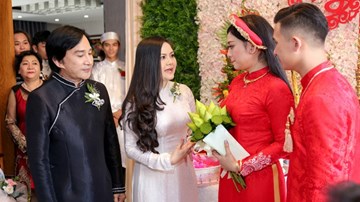 Kim Tử Long và vợ cũ vui vẻ trong lễ cưới con gái đầu lòng