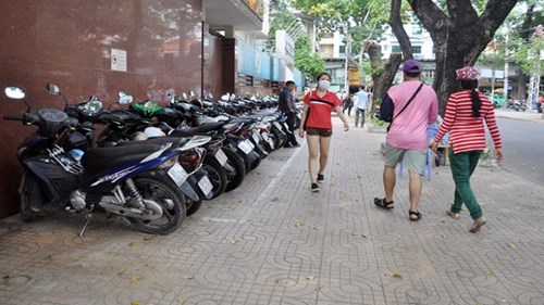 UBND quận 1: Cấp phép sử dụng vỉa hè tạm thời là đúng quy định