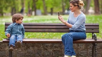 Quy định đăng ảnh con lên mạng phải xin phép: Nghệ sỹ nói gì?