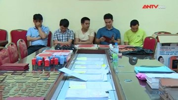 Triệt phá đường dây làm bằng giả siêu tinh vi, giống thật hơn 90%