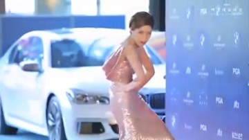 Cười lăn với màn 