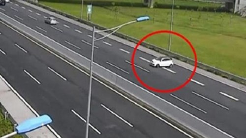 Chạy ngược chiều trên cao tốc, nữ tái xế bị phạt nguội 7,5 triệu đồng