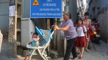 Hà Nội xóa làn đường đi bộ dành cho học sinh vì… chưa xin phép