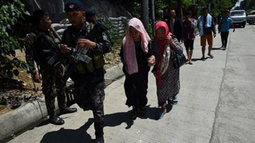 Phiến quân chiếm đóng Marawi, người Philippines hối hả sơ tán