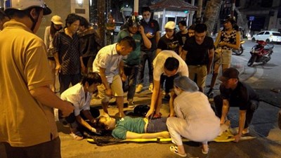Lái xe cứu thương gây tai nạn bỏ chạy trình diện