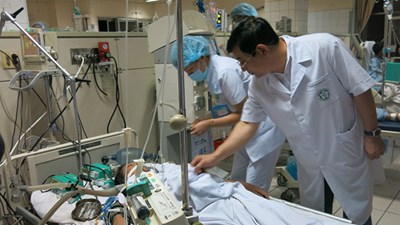 Sự cố chạy thận ở Hòa Bình: 7 người chết, chuyển 100 bệnh nhân xuống Hà Nội