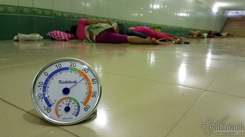 Say ngủ dưới hầm mát lịm khi mặt đất nóng 57 độ